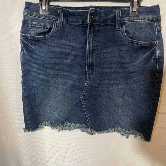 Kendall and Kylie skirt - Picture 1 of 3